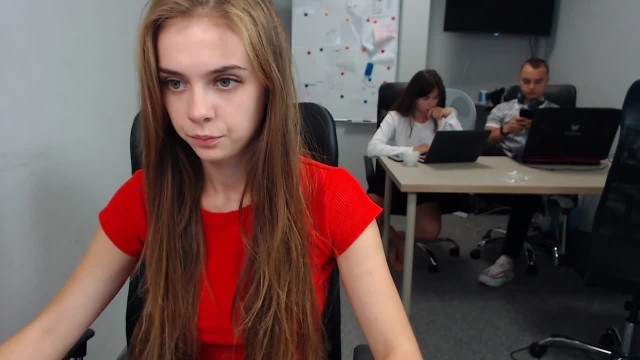 Любимый способ заработка российской вебкамщицы